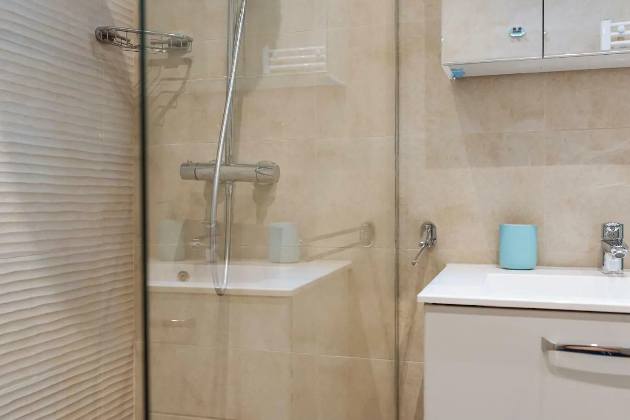 Tres Chic Double Sized Apartment Bükreş