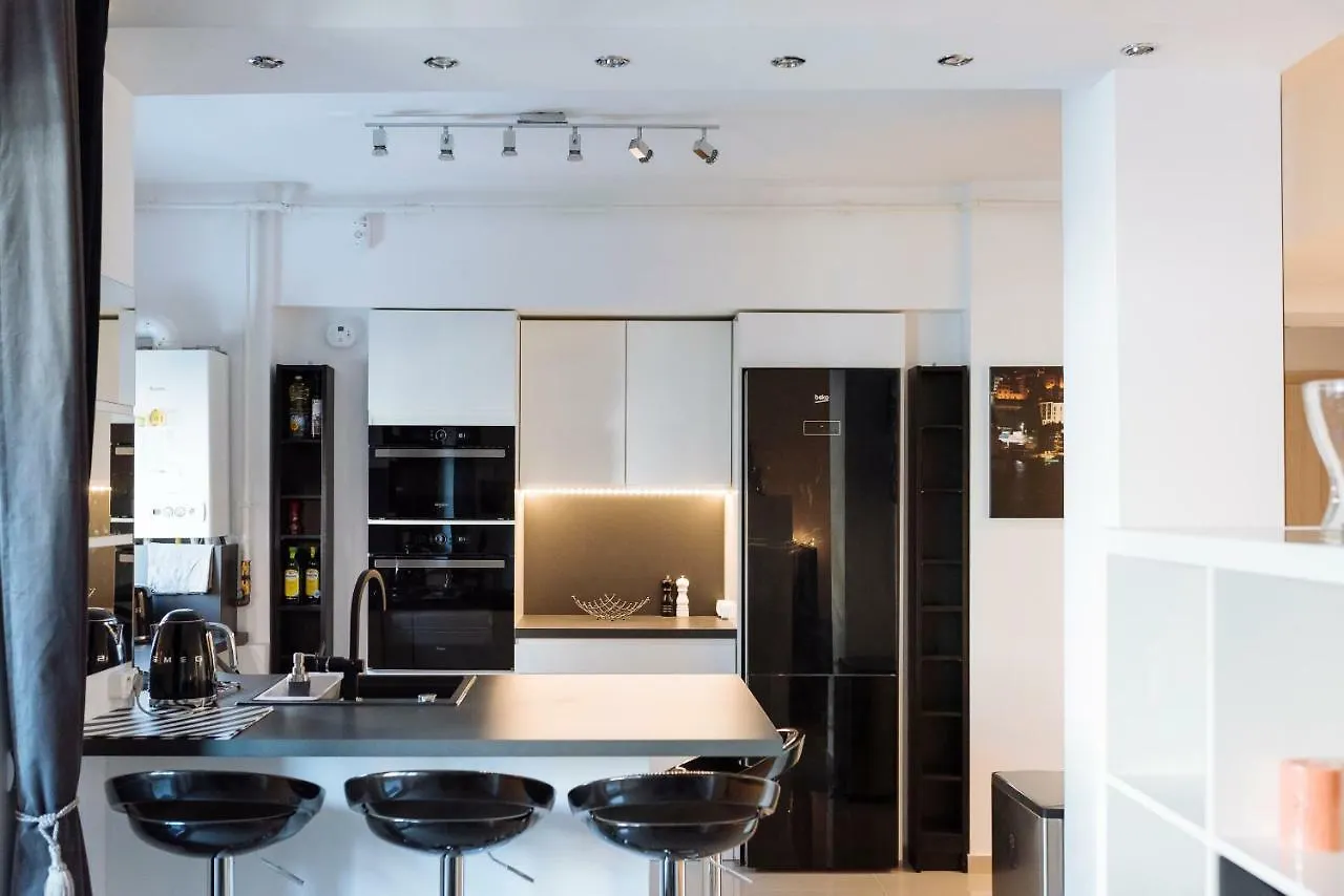 Tres Chic Double Sized Apartment Bucarest Romania