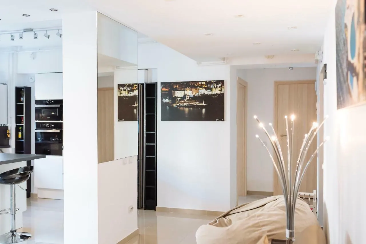 Tres Chic Double Sized Apartment Bucarest